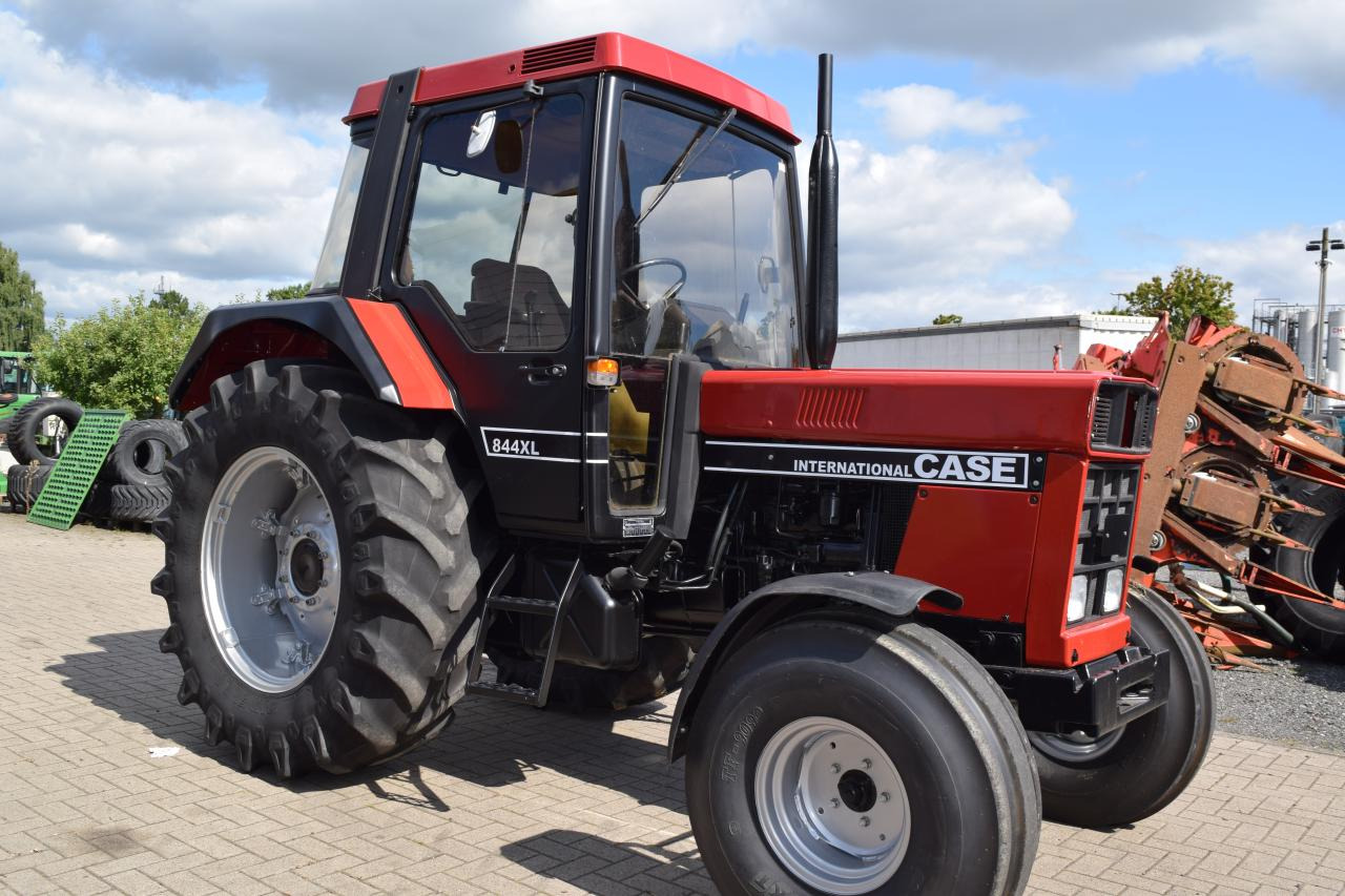 Case-IH 844 XL - Trator: foto 2 Case-IH 844 XL - Trator: foto 2