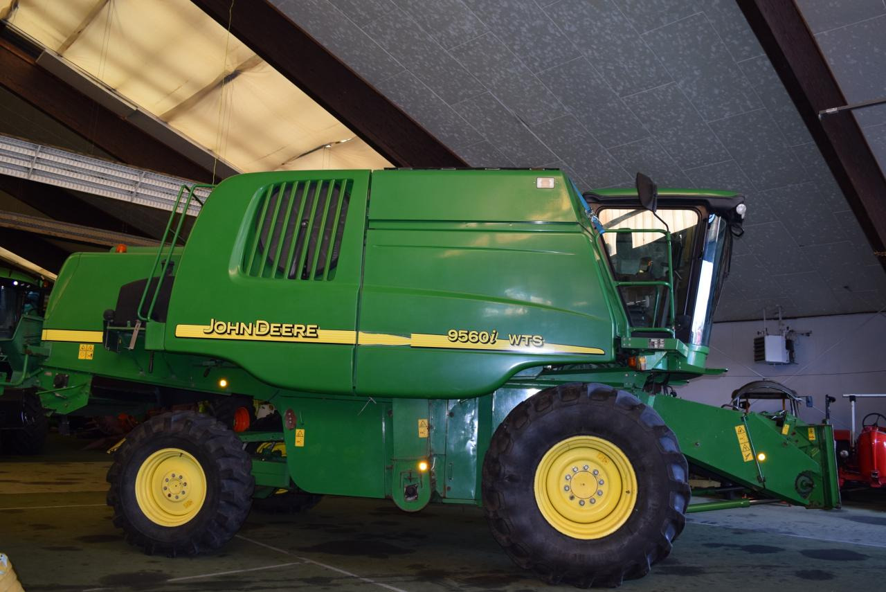 John Deere 9560 i WTS - Ceifeira debulhadora: foto 1 John Deere 9560 i WTS - Ceifeira debulhadora: foto 1
