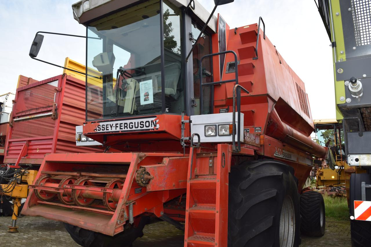 Massey Ferguson MF 38 - Ceifeira debulhadora: foto 1 Massey Ferguson MF 38 - Ceifeira debulhadora: foto 1