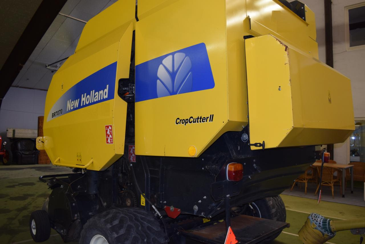 New Holland BR 7070 Crop Cutter II - Enfardadeira de fardos redondos: foto 5 New Holland BR 7070 Crop Cutter II - Enfardadeira de fardos redondos: foto 5
