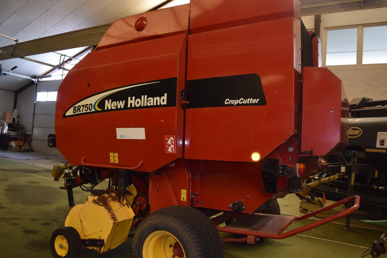 New Holland BR 750 CropCutter - Enfardadeira de fardos redondos: foto 4 New Holland BR 750 CropCutter - Enfardadeira de fardos redondos: foto 4