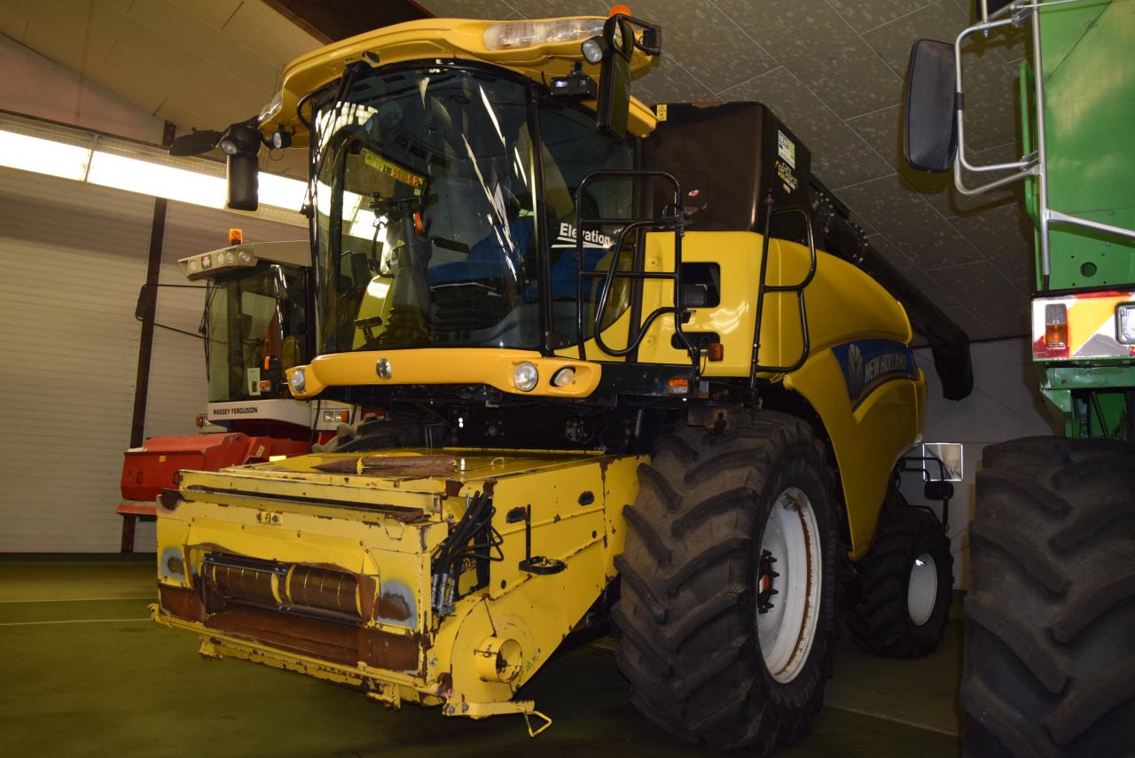 New Holland CR 9090 Elevation - Ceifeira debulhadora: foto 4 New Holland CR 9090 Elevation - Ceifeira debulhadora: foto 4
