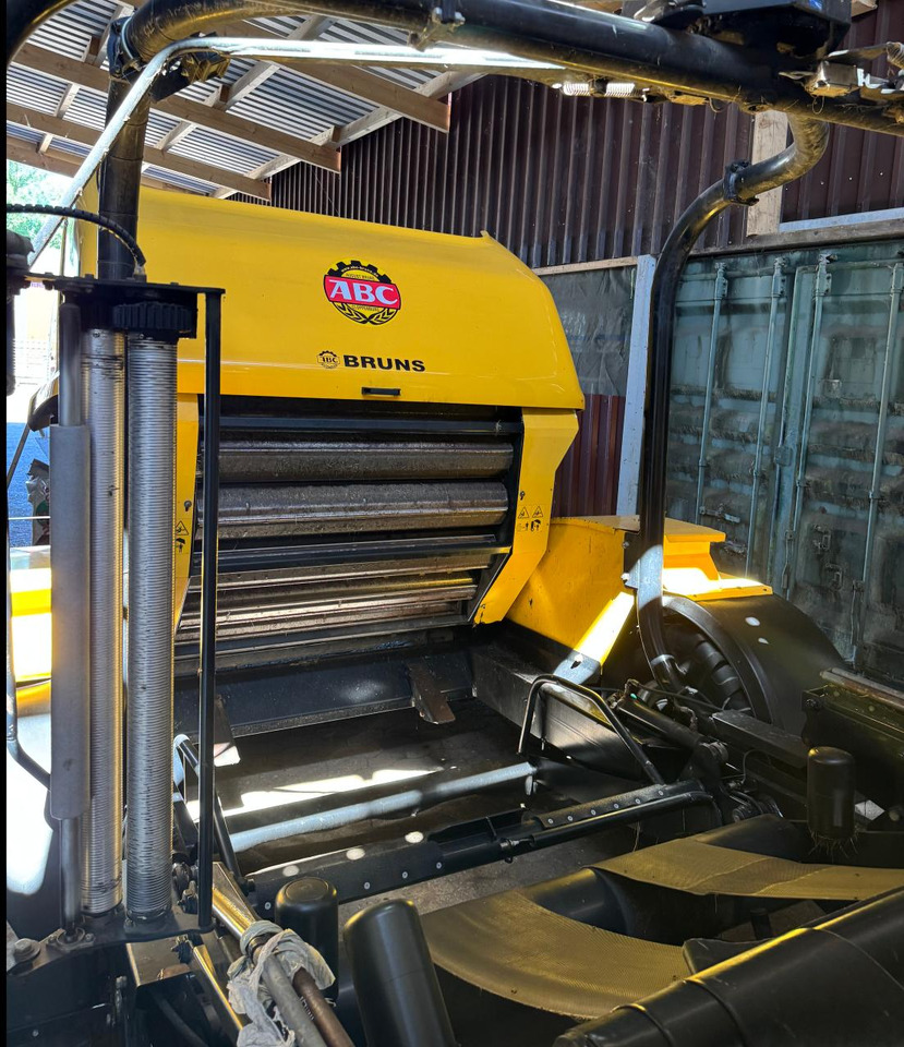 New Holland Rooll Baler 125 Combi - Enfardadeira de fardos redondos: foto 4 New Holland Rooll Baler 125 Combi - Enfardadeira de fardos redondos: foto 4