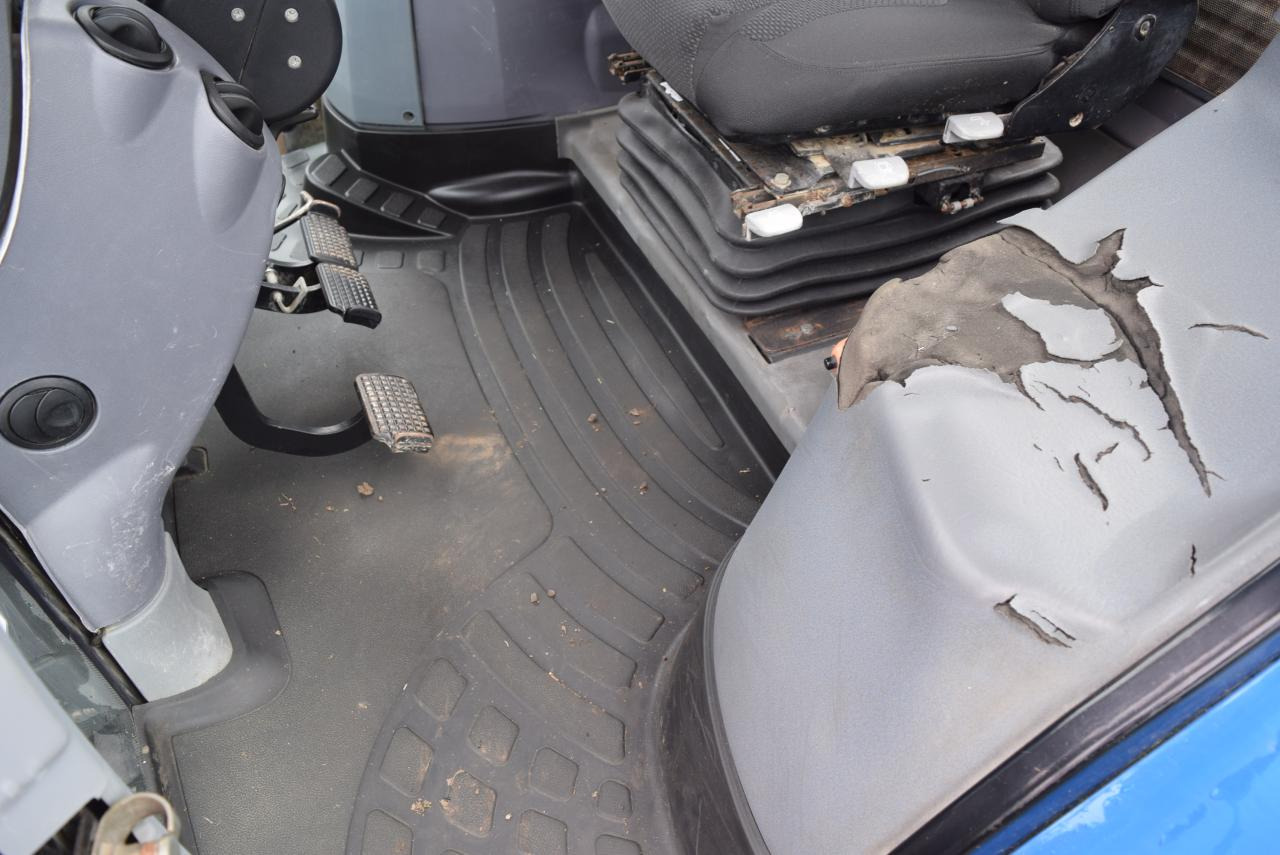 Trator New Holland T 7040: foto 9