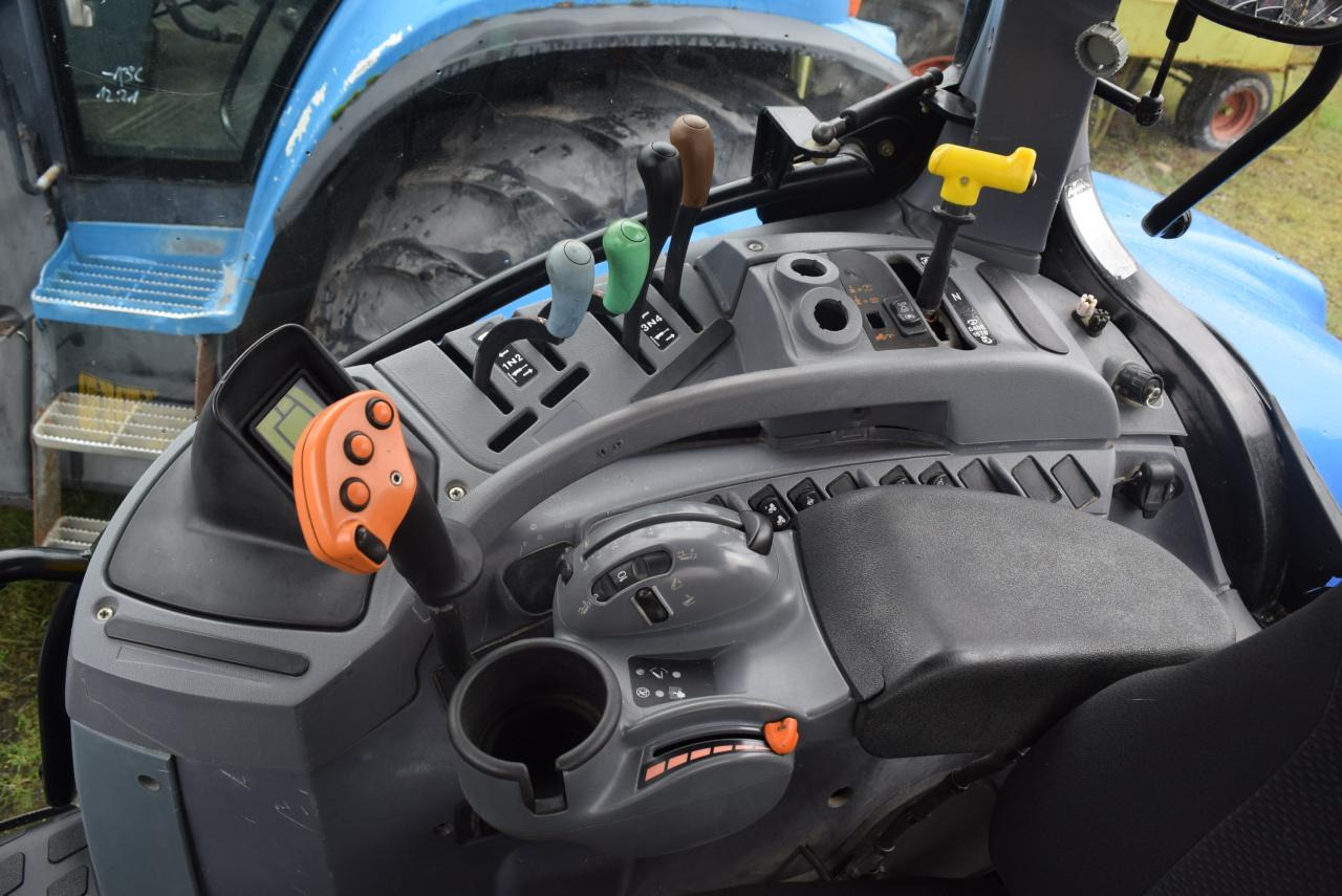Trator New Holland T 7040: foto 10