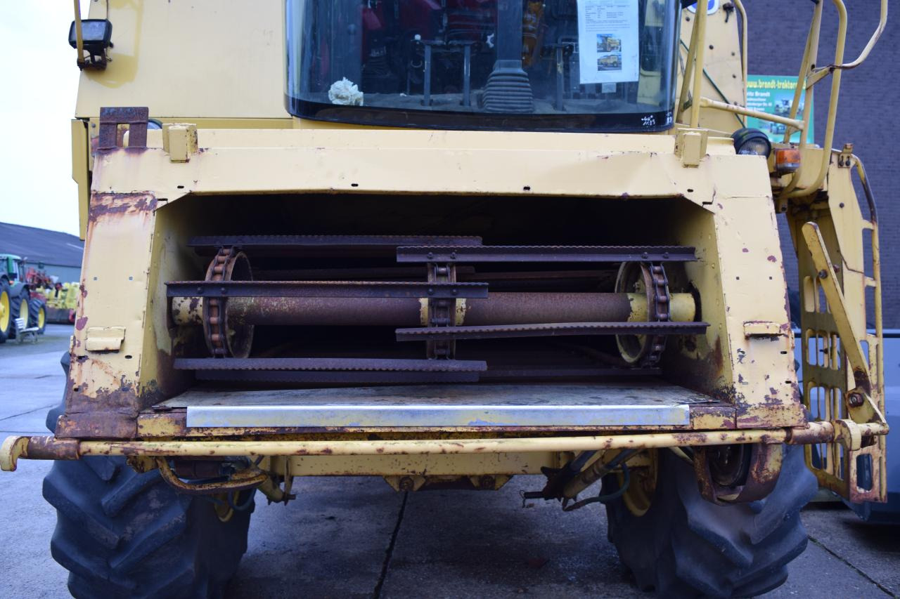 New Holland TC 56 - Ceifeira debulhadora: foto 5 New Holland TC 56 - Ceifeira debulhadora: foto 5