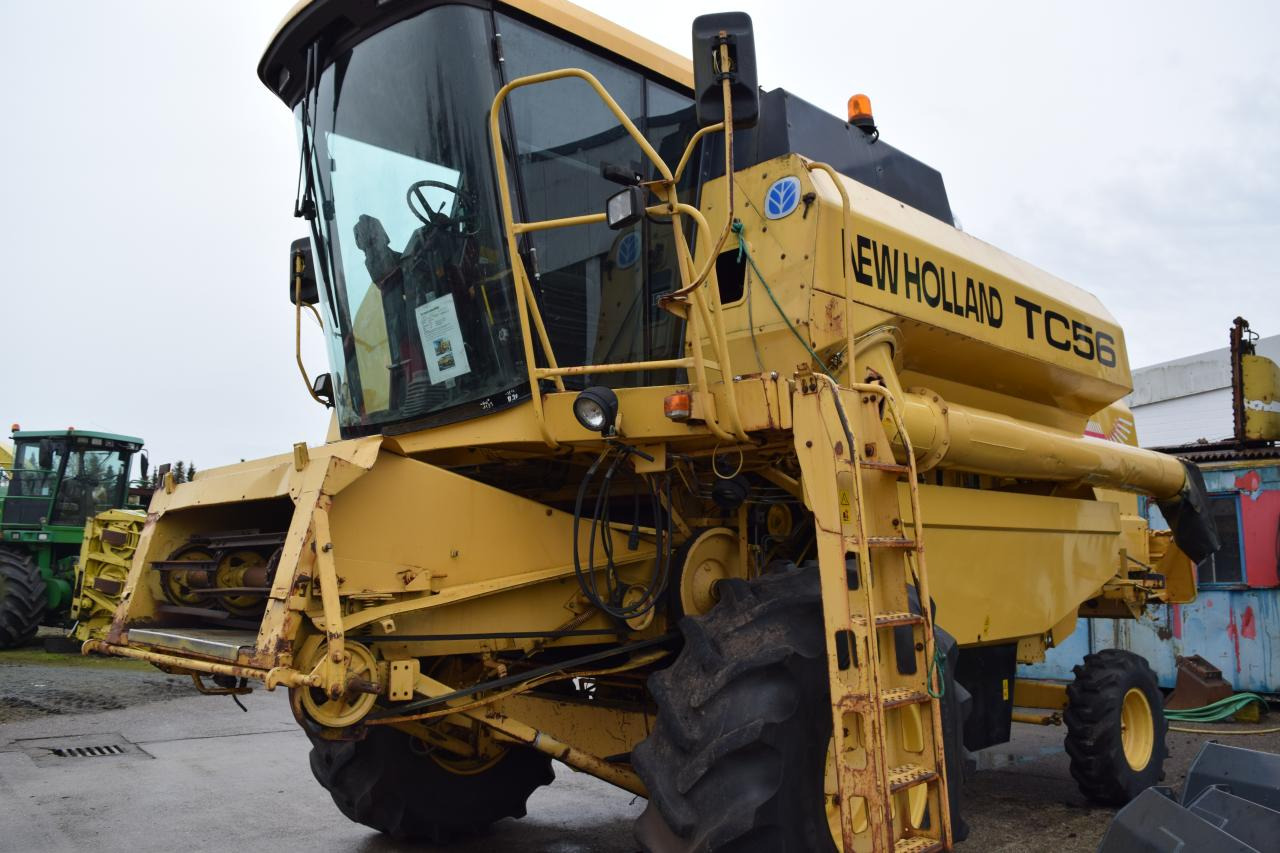 New Holland TC 56 - Ceifeira debulhadora: foto 1 New Holland TC 56 - Ceifeira debulhadora: foto 1