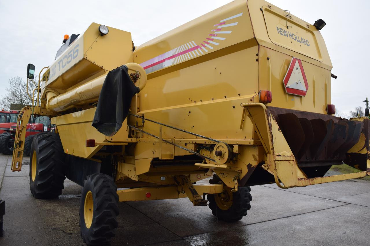 New Holland TC 56 - Ceifeira debulhadora: foto 3 New Holland TC 56 - Ceifeira debulhadora: foto 3