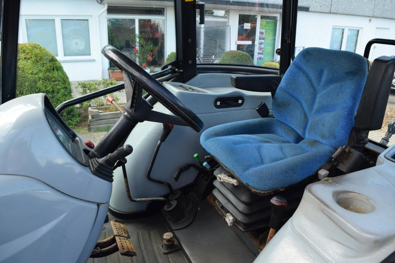 Trator New Holland TD 5040: foto 8