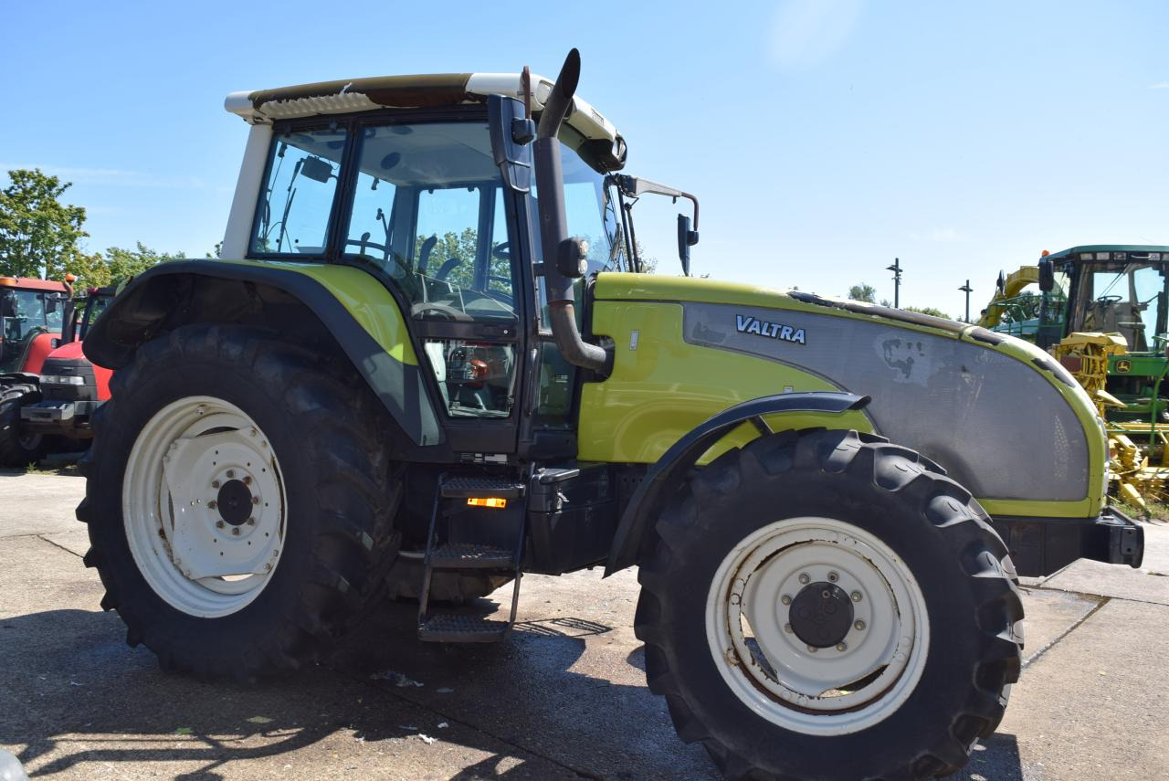 Valtra T120 - Trator: foto 2 Valtra T120 - Trator: foto 2