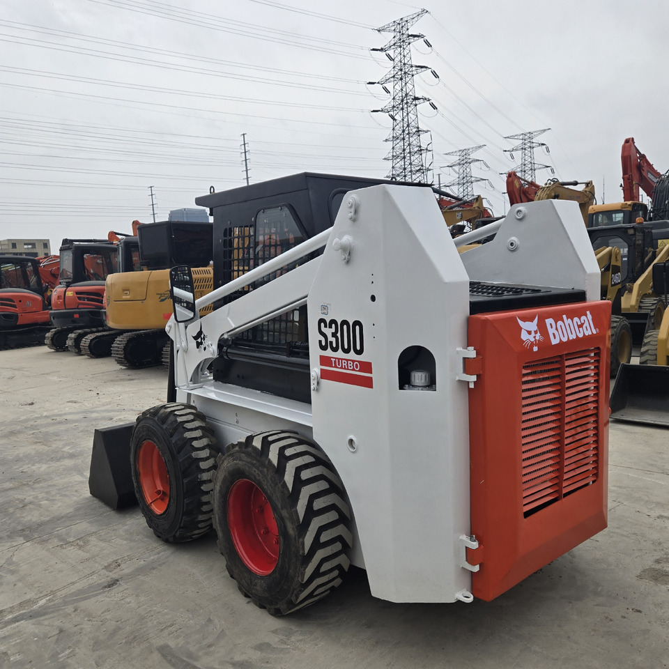 BOBCAT S300 - Mini pá carregadora: foto 2 BOBCAT S300 - Mini pá carregadora: foto 2