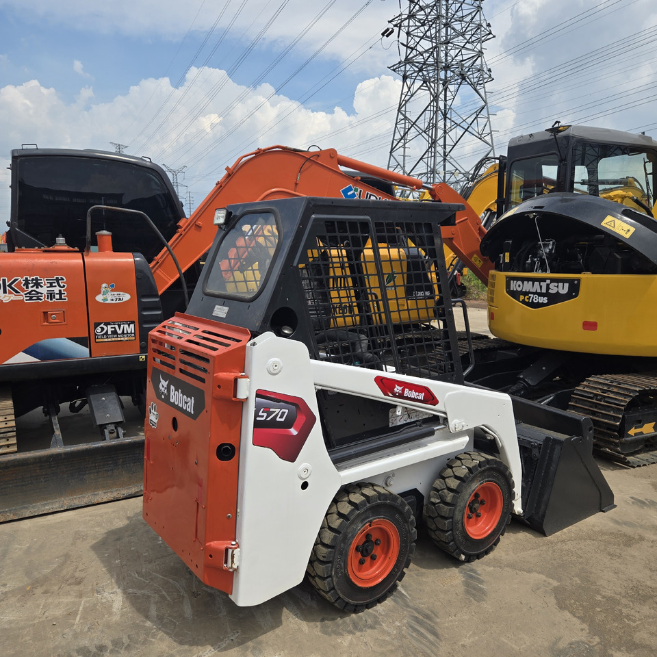 BOBCAT S70 - Mini pá carregadora: foto 1 BOBCAT S70 - Mini pá carregadora: foto 1