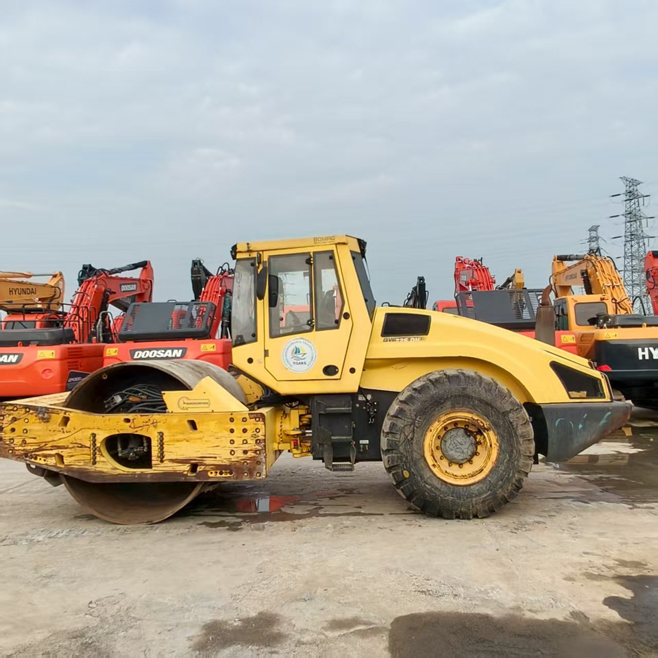 BOMAG BW226DH - Compactador de asfalto: foto 1 BOMAG BW226DH - Compactador de asfalto: foto 1
