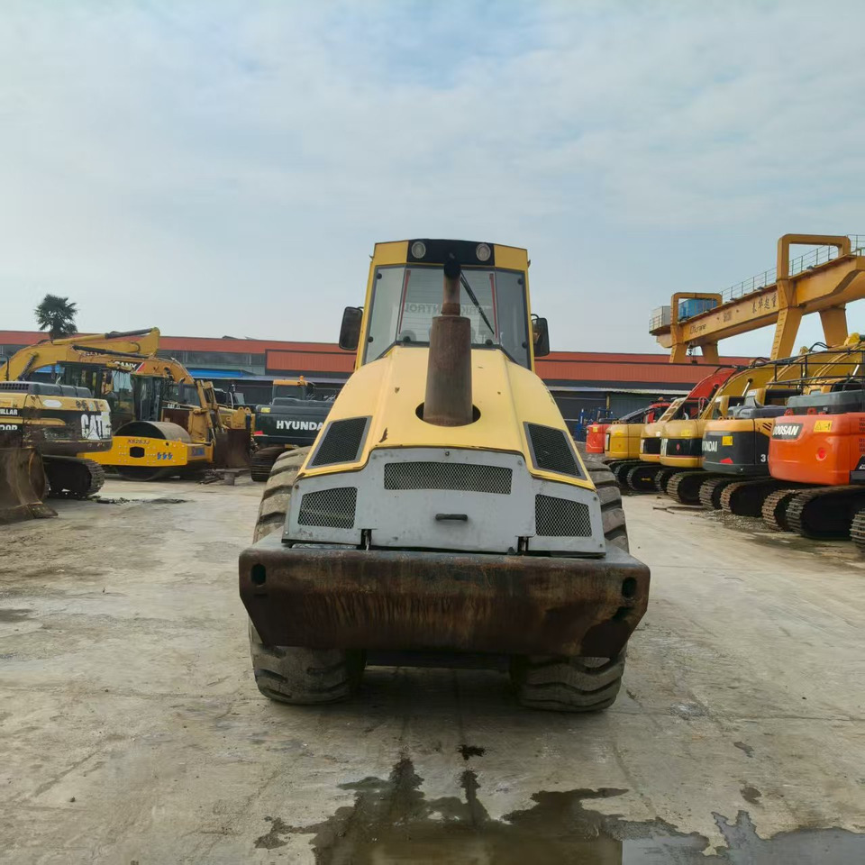 BOMAG BW226DH - Compactador de asfalto: foto 3 BOMAG BW226DH - Compactador de asfalto: foto 3
