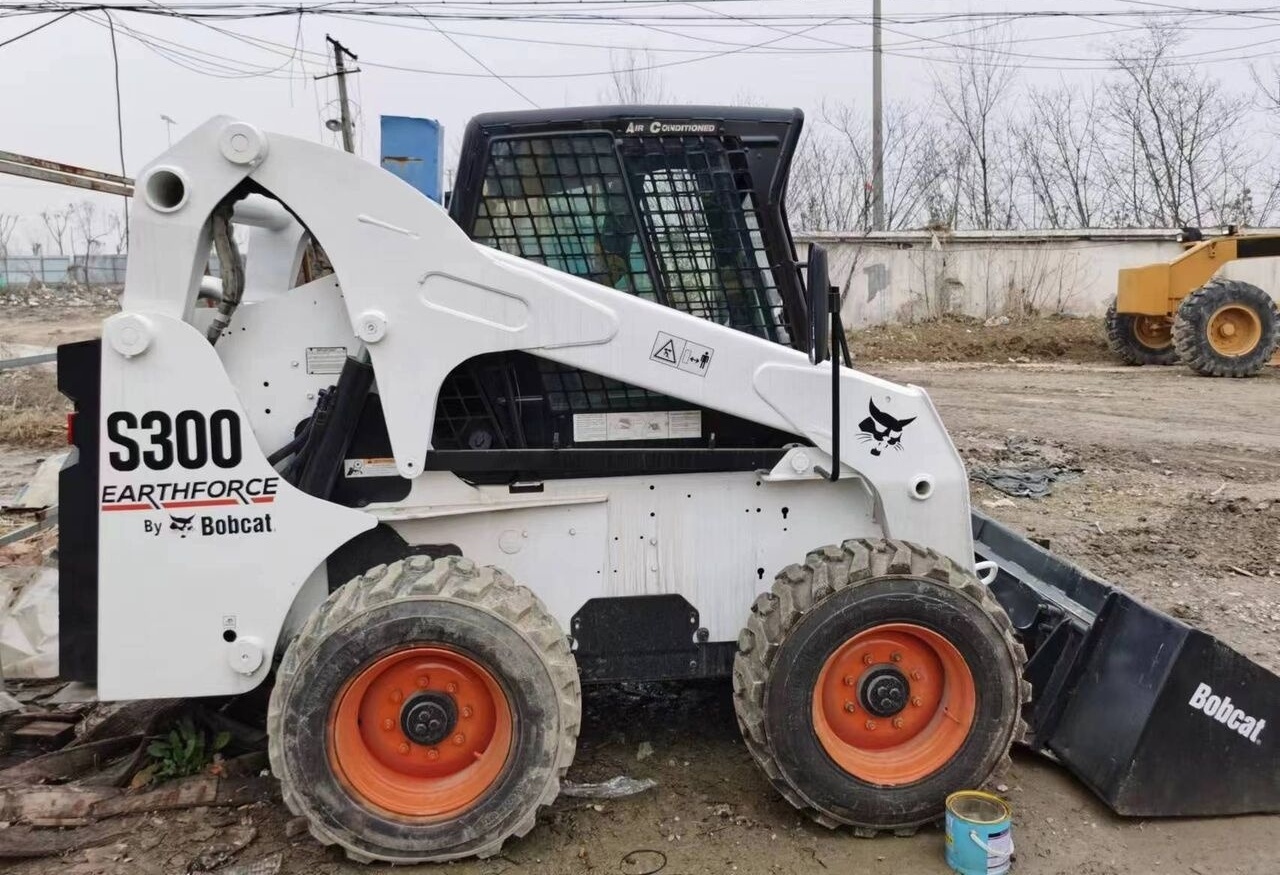 Bobcat S300 - Mini pá carregadora: foto 4 Bobcat S300 - Mini pá carregadora: foto 4