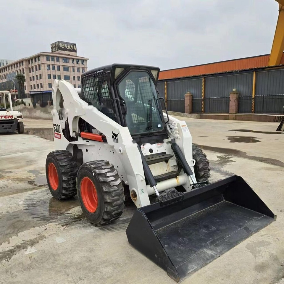 Bobcat S300 - Mini pá carregadora: foto 4 Bobcat S300 - Mini pá carregadora: foto 4