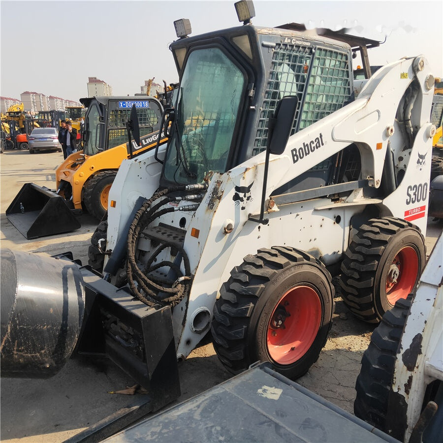 Bobcat S300 - Mini pá carregadora: foto 1 Bobcat S300 - Mini pá carregadora: foto 1