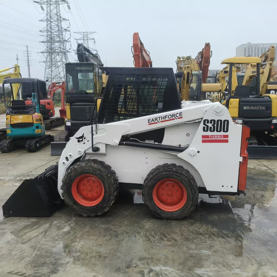 Bobcat S300 - Mini pá carregadora: foto 1 Bobcat S300 - Mini pá carregadora: foto 1