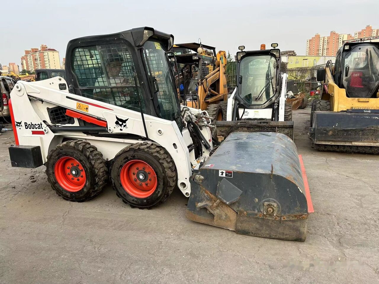 Mini pá carregadora Bobcat S450: foto 6