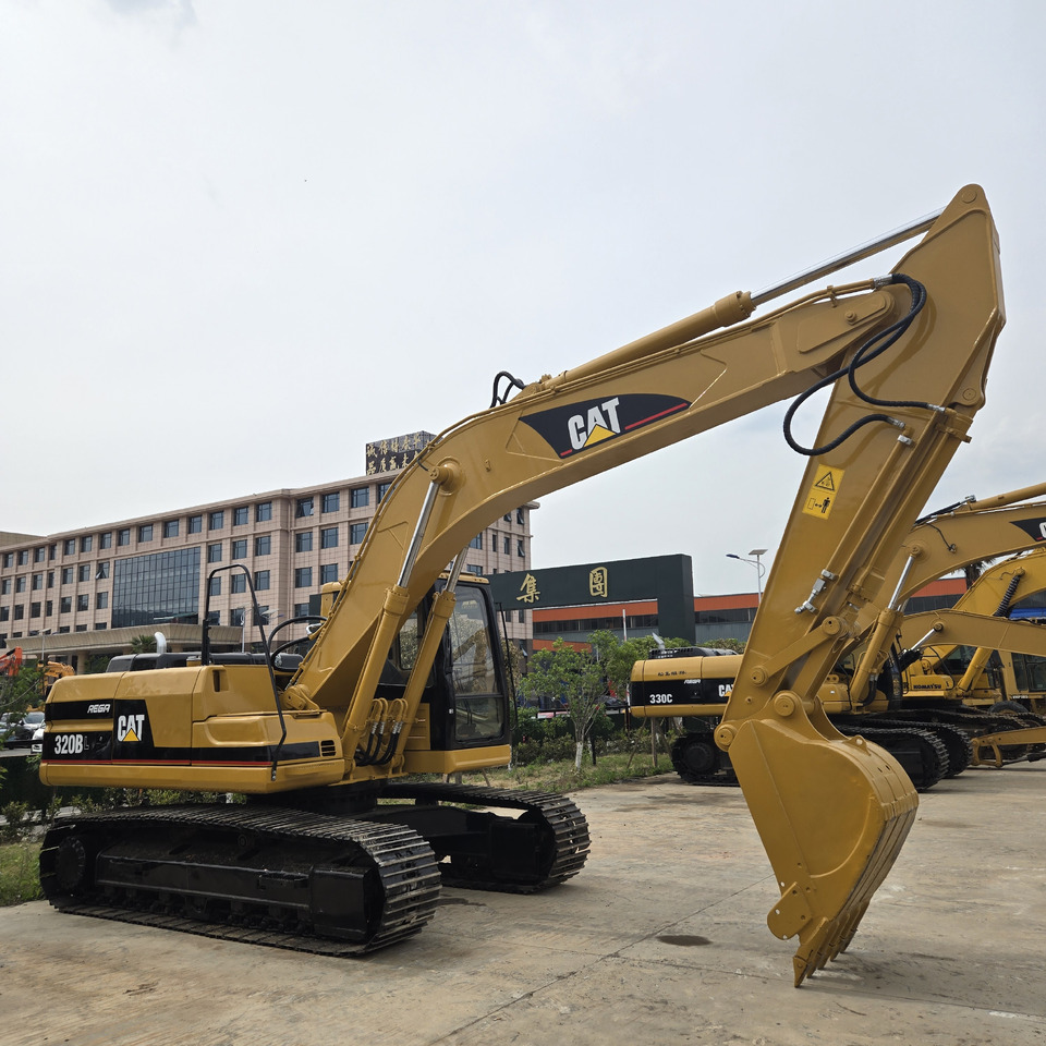 CATERPILLAR 320BL - Escavadora de rastos: foto 1 CATERPILLAR 320BL - Escavadora de rastos: foto 1