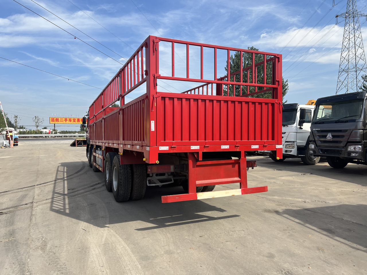 SINOTRUK HOWO 8*4 Fence Truck - Camião: foto 5 SINOTRUK HOWO 8*4 Fence Truck - Camião: foto 5