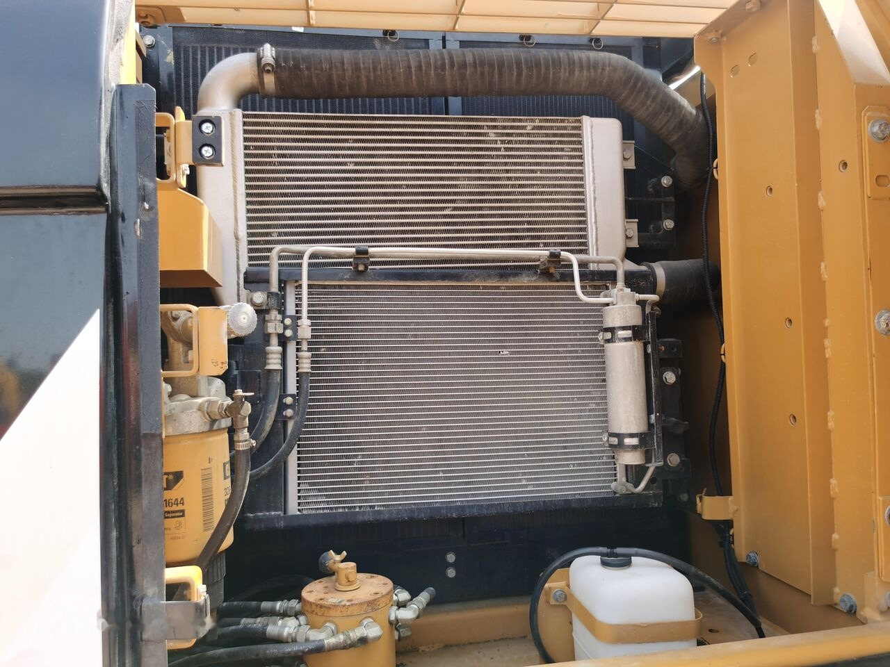 Caterpillar 320D - Escavadora de rastos: foto 1 Caterpillar 320D - Escavadora de rastos: foto 1