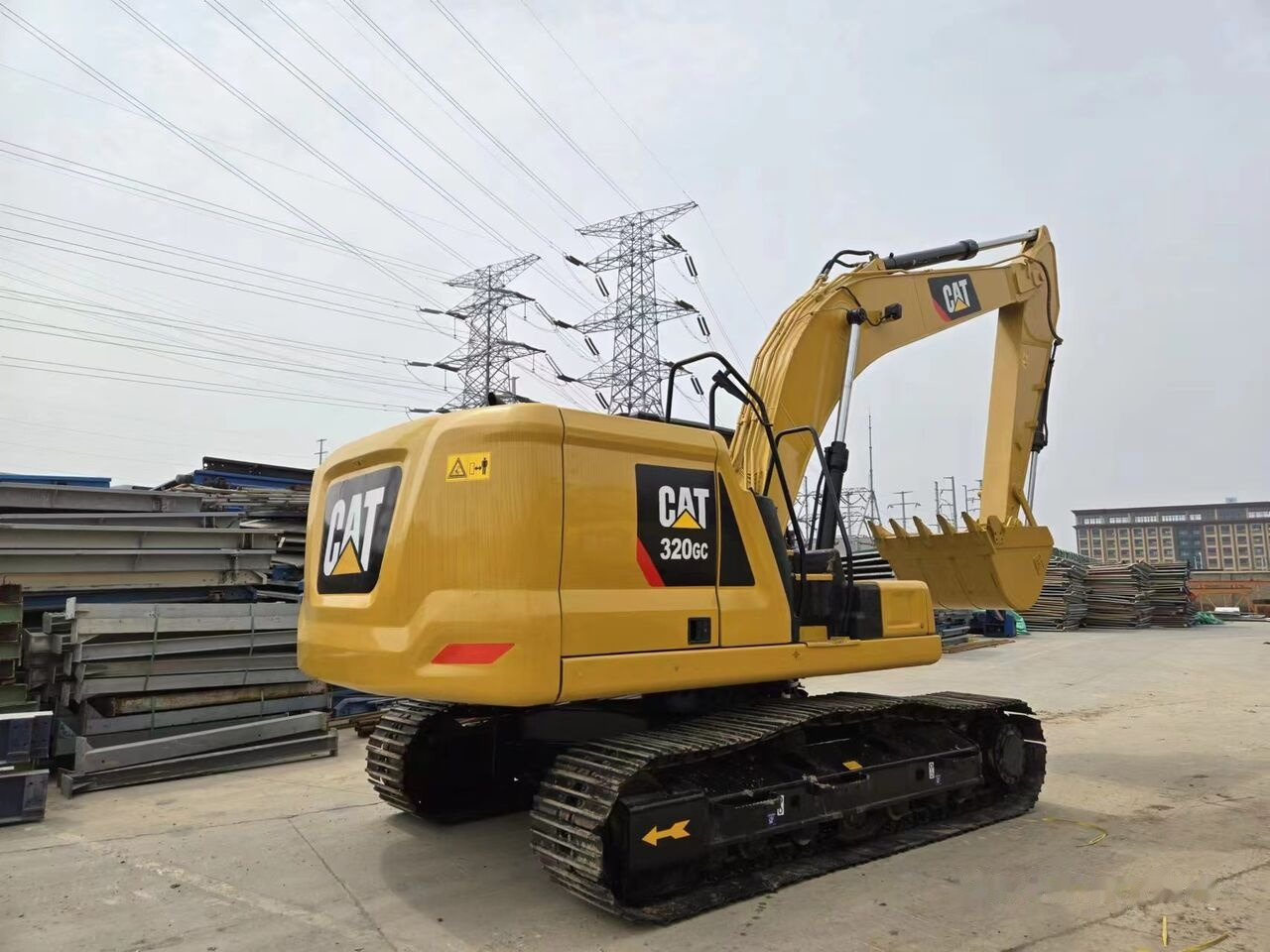 Caterpillar 320GC - Escavadora de rastos: foto 1 Caterpillar 320GC - Escavadora de rastos: foto 1