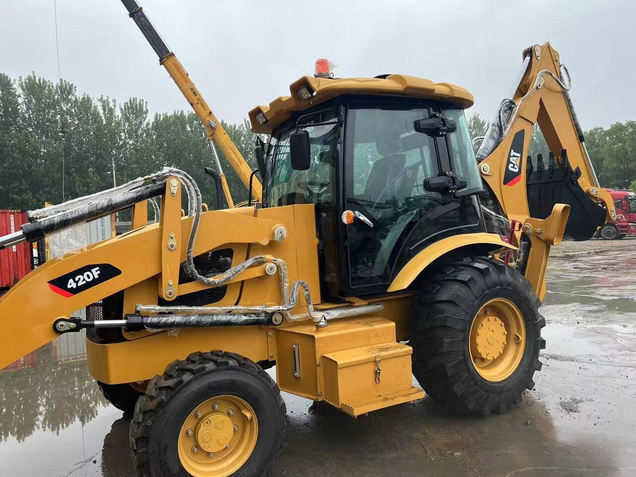 Retroescavadeira Caterpillar 420F: foto 8