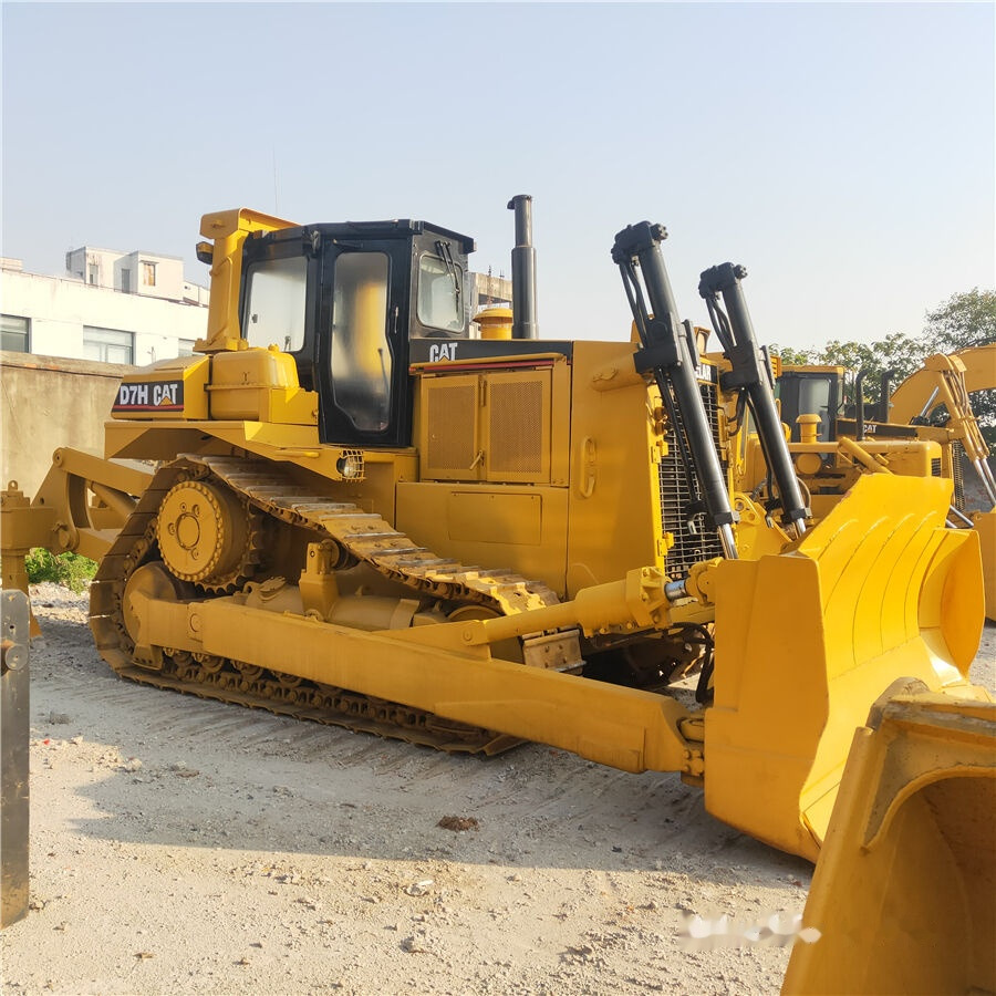 Caterpillar D7H - Buldôzer: foto 1 Caterpillar D7H - Buldôzer: foto 1