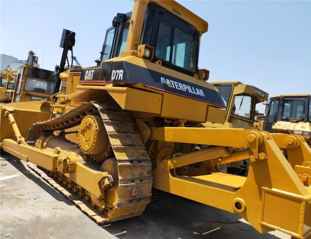 Caterpillar D7R - Buldôzer: foto 1 Caterpillar D7R - Buldôzer: foto 1