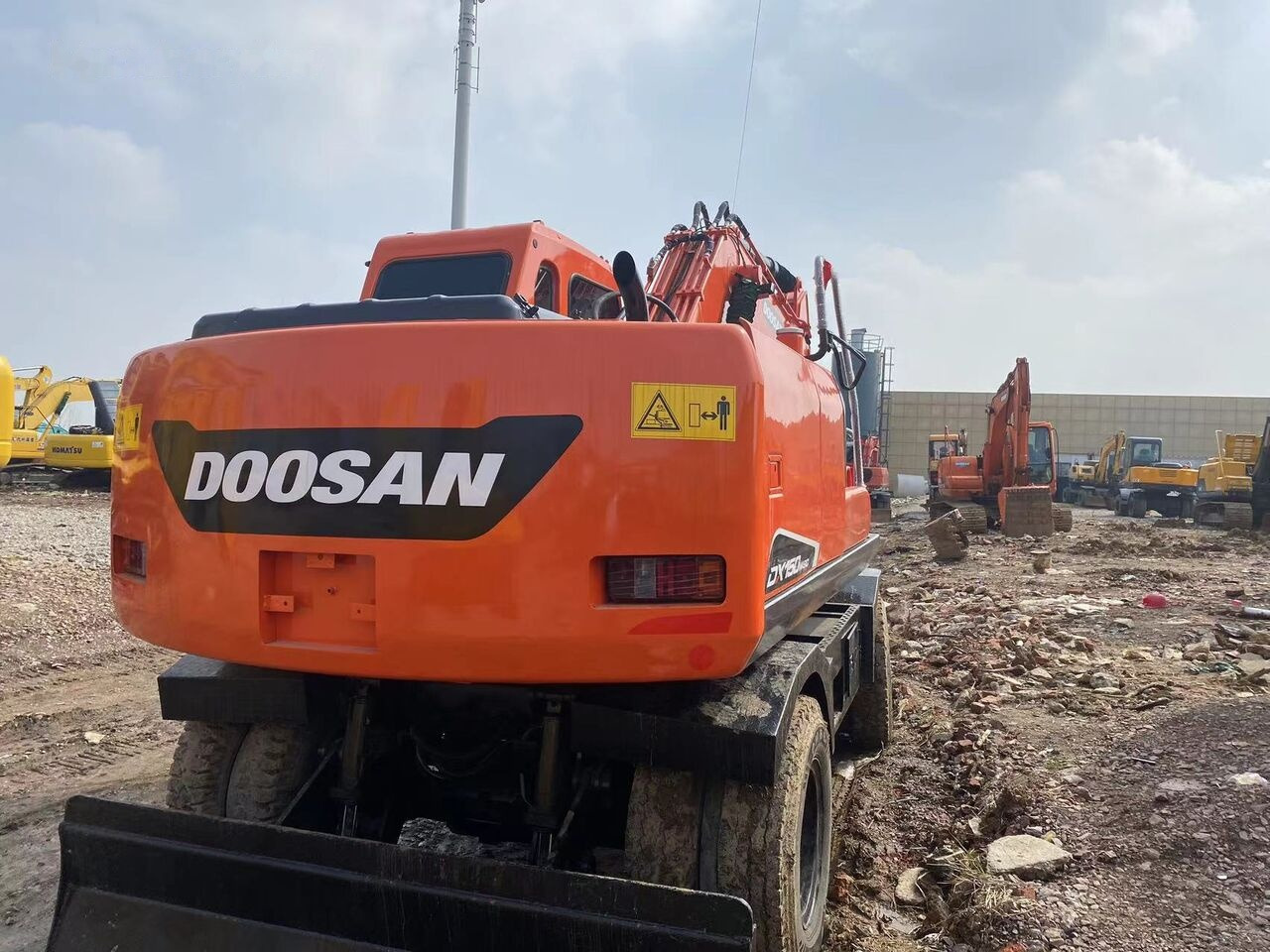 Doosan DX150W - Escavadeira de rodas: foto 3 Doosan DX150W - Escavadeira de rodas: foto 3