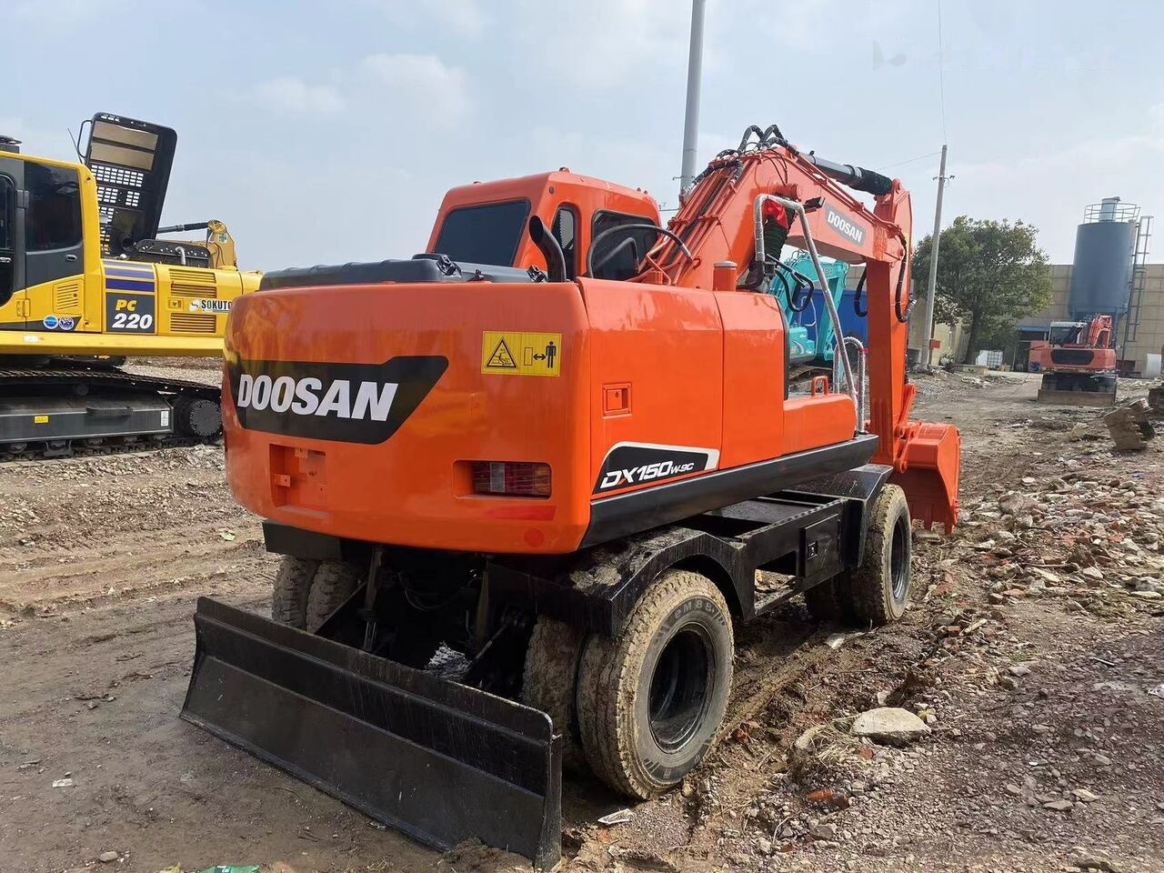 Doosan DX150W - Escavadeira de rodas: foto 2 Doosan DX150W - Escavadeira de rodas: foto 2