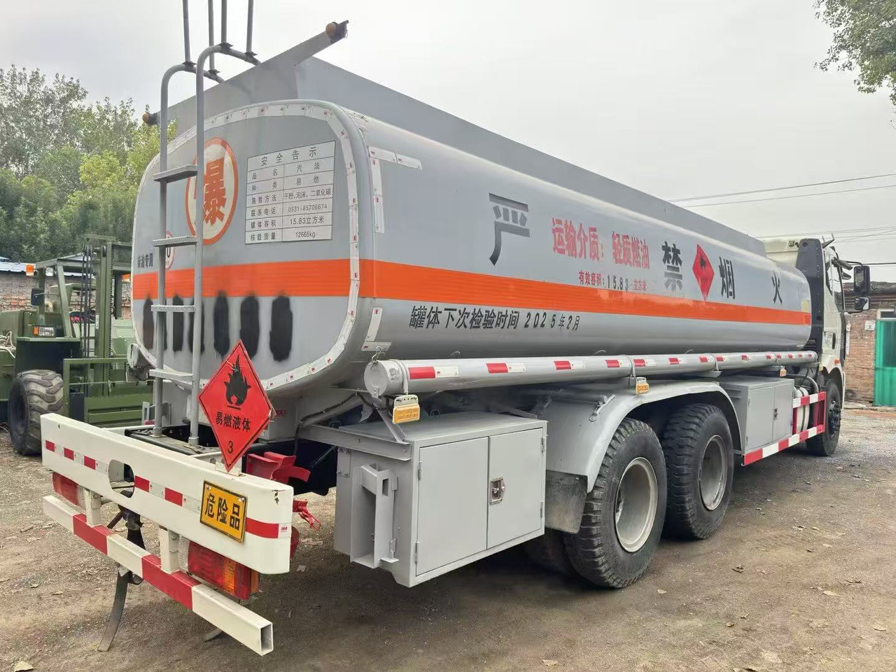 FAW tanker truck - Caminhão tanque: foto 3 FAW tanker truck - Caminhão tanque: foto 3