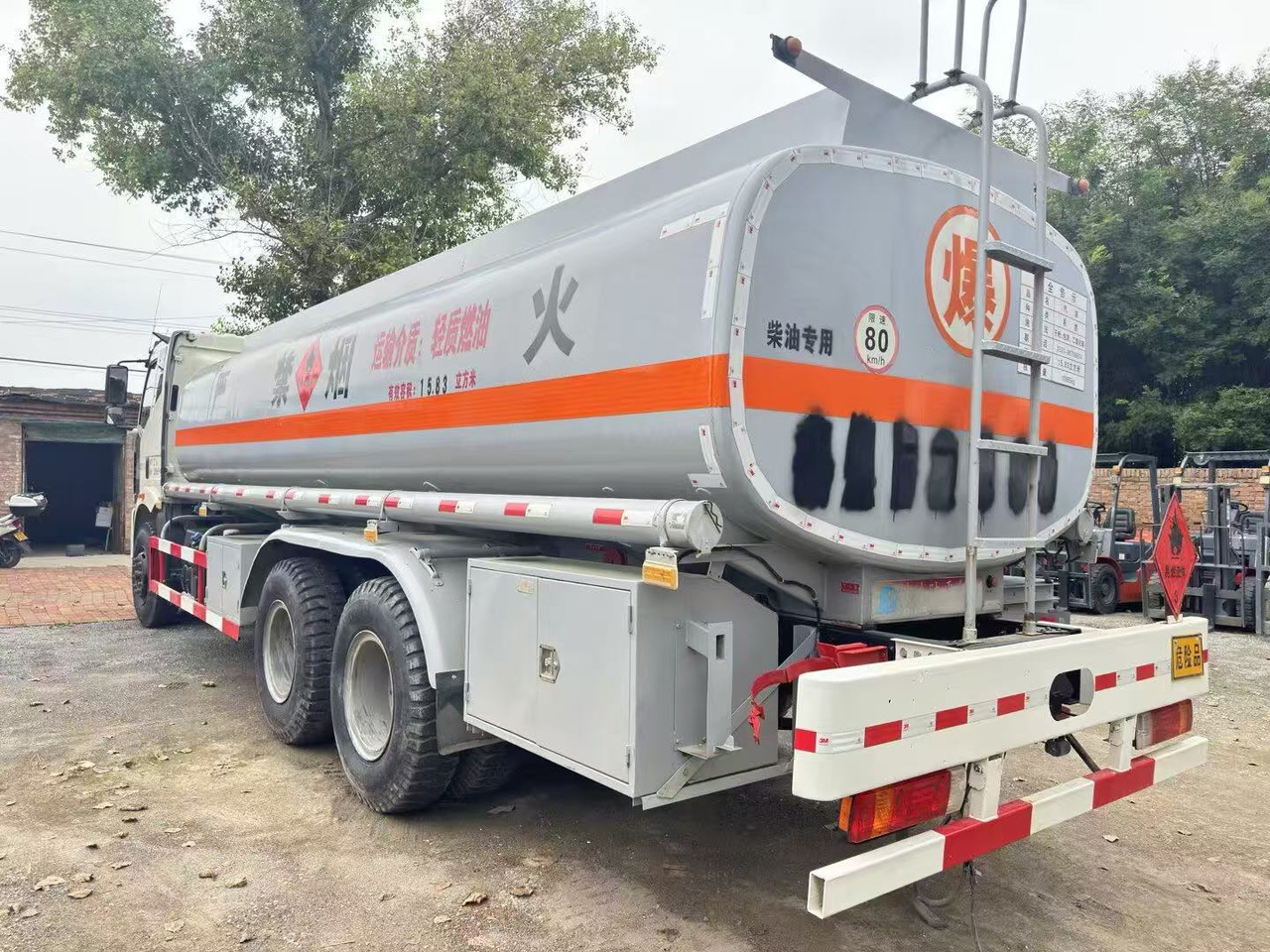 FAW tanker truck - Caminhão tanque: foto 2 FAW tanker truck - Caminhão tanque: foto 2