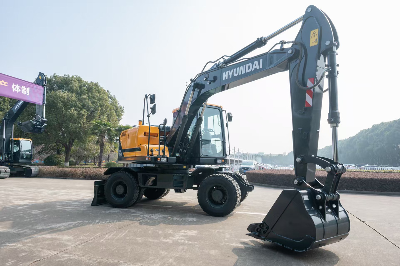 HYUNDAI HW150 - Escavadeira de rodas: foto 5 HYUNDAI HW150 - Escavadeira de rodas: foto 5