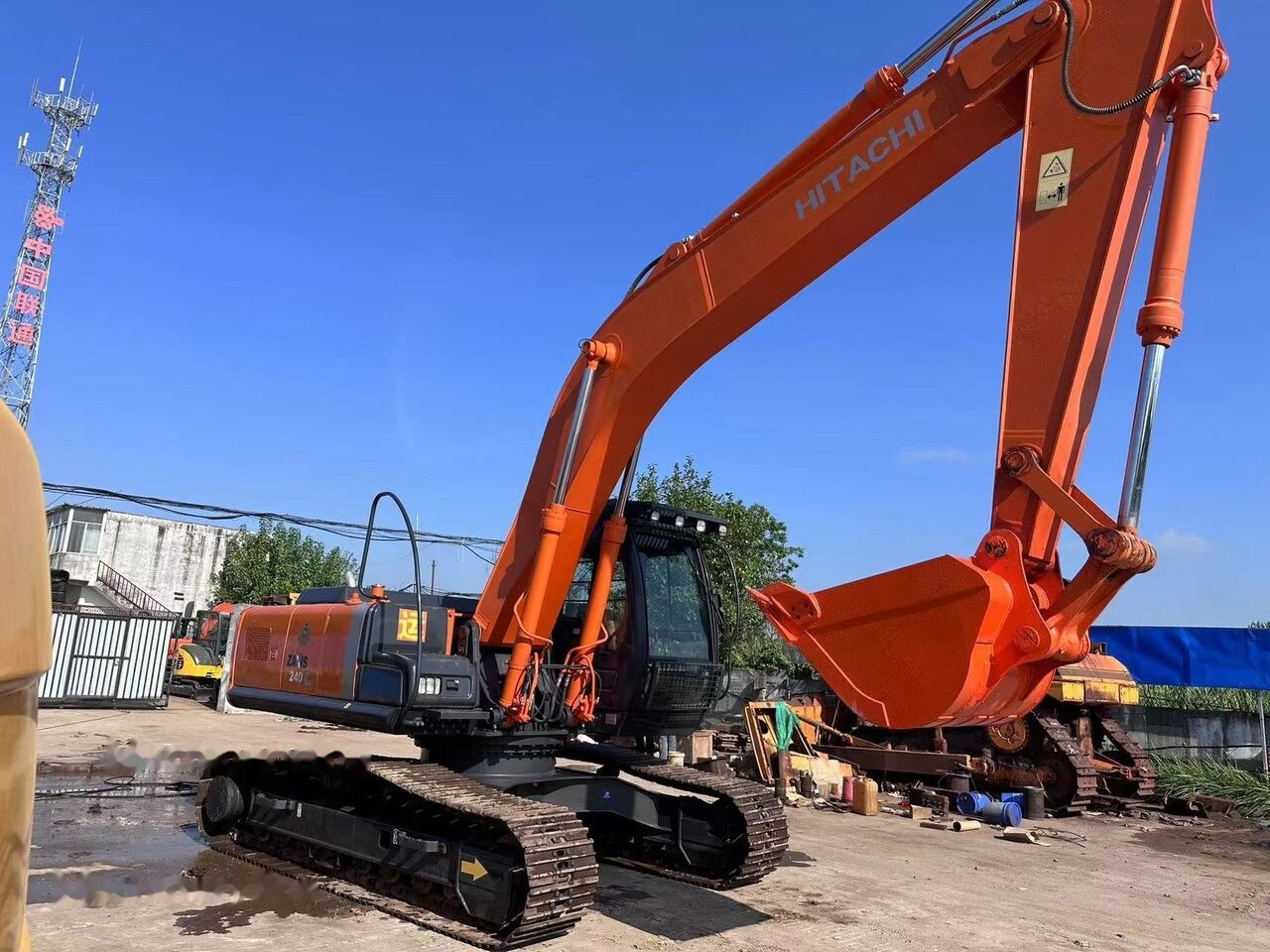 Hitachi ZX240 - Escavadora de rastos: foto 3 Hitachi ZX240 - Escavadora de rastos: foto 3