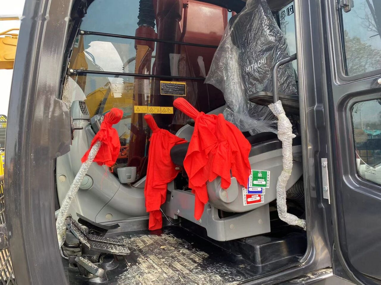 Hitachi ZX240H - Escavadora de rastos: foto 1 Hitachi ZX240H - Escavadora de rastos: foto 1