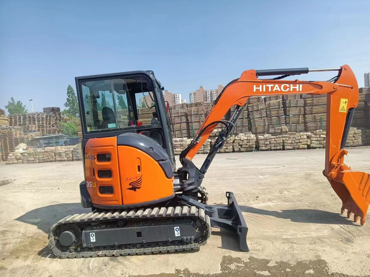 Hitachi ZX35U-5A - Mini escavadeira: foto 1 Hitachi ZX35U-5A - Mini escavadeira: foto 1