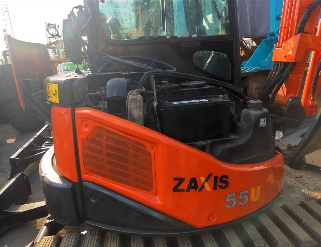 Hitachi ZX55UR - Mini escavadeira: foto 2 Hitachi ZX55UR - Mini escavadeira: foto 2