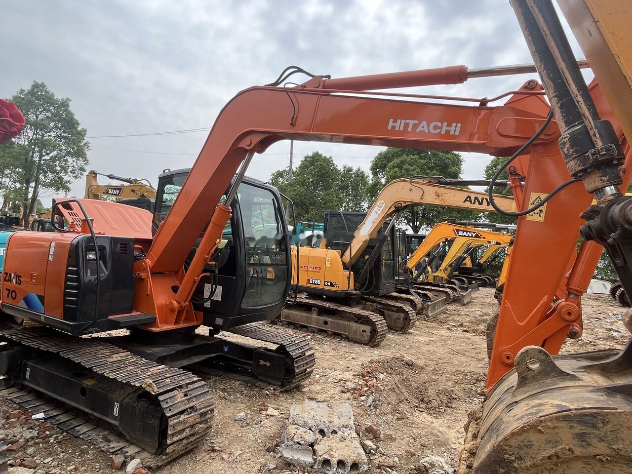 Hitachi ZX70 - Mini escavadeira: foto 1 Hitachi ZX70 - Mini escavadeira: foto 1