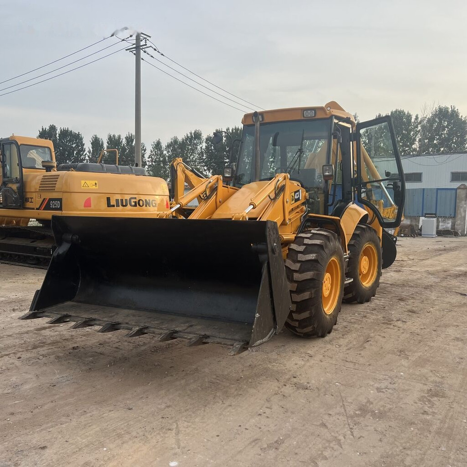 Retroescavadeira JCB 4CX: foto 8