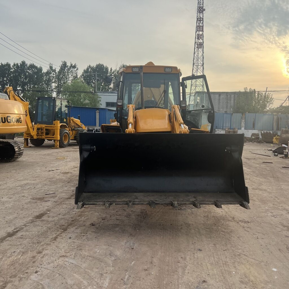 Retroescavadeira JCB 4CX: foto 10