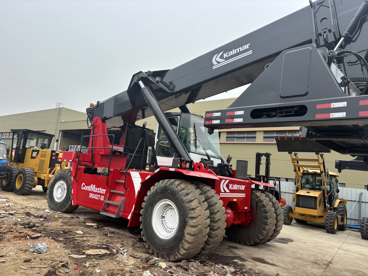 KALMAR DRS4527-S5 - Manipulador de contentor: foto 1 KALMAR DRS4527-S5 - Manipulador de contentor: foto 1