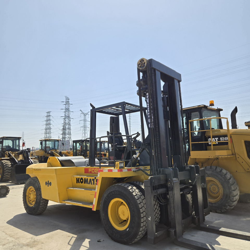 Komatsu FD200 - Empilhadeira a diesel: foto 4 Komatsu FD200 - Empilhadeira a diesel: foto 4