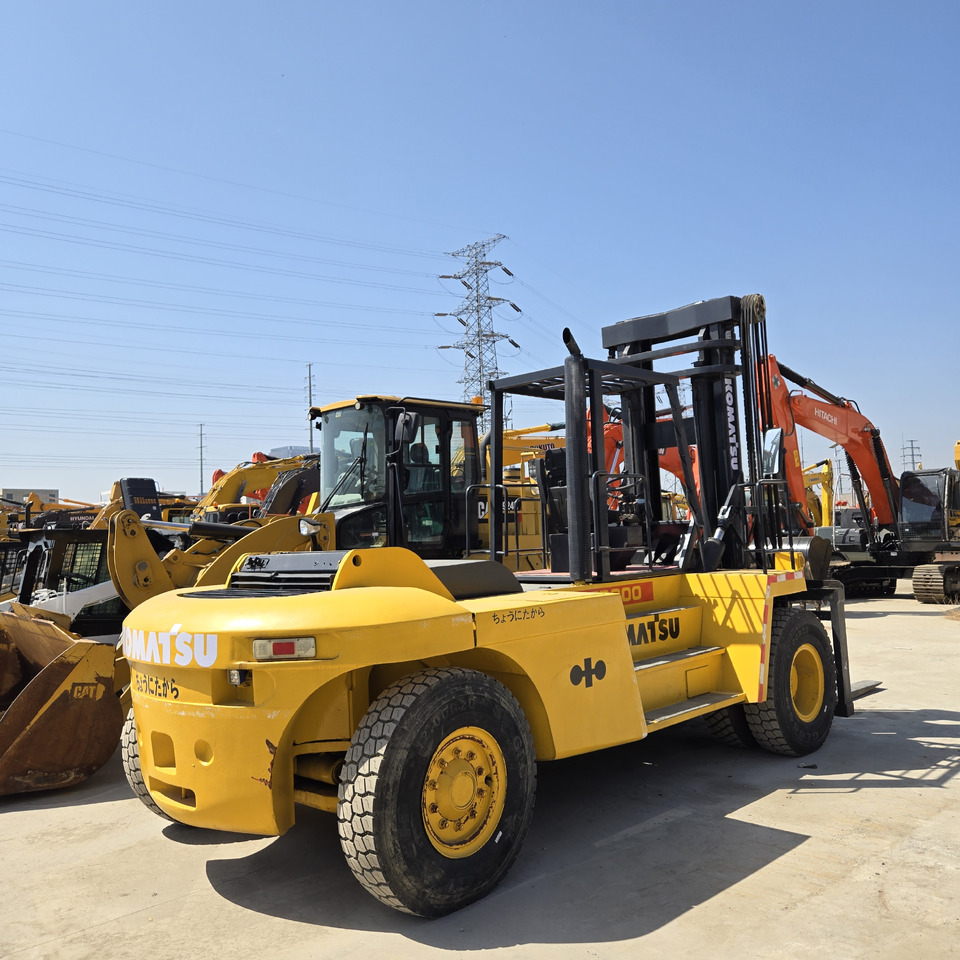 Komatsu FD200 - Empilhadeira a diesel: foto 1 Komatsu FD200 - Empilhadeira a diesel: foto 1