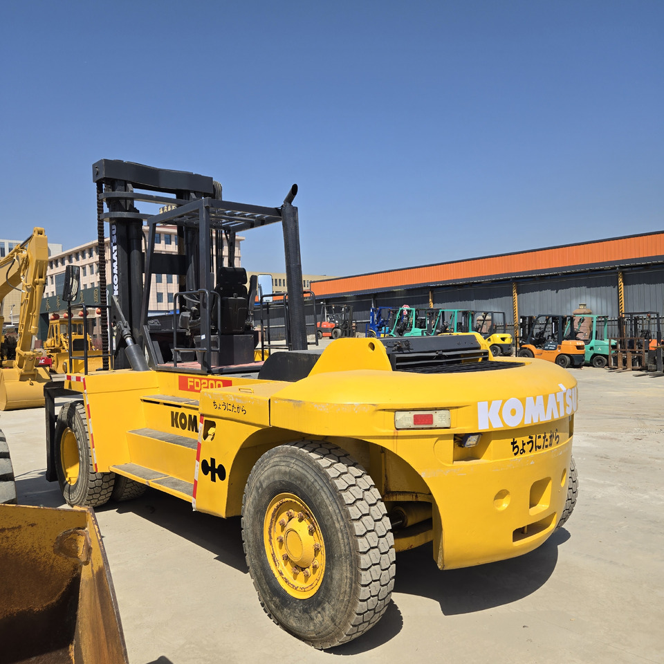 Komatsu FD200 - Empilhadeira a diesel: foto 3 Komatsu FD200 - Empilhadeira a diesel: foto 3