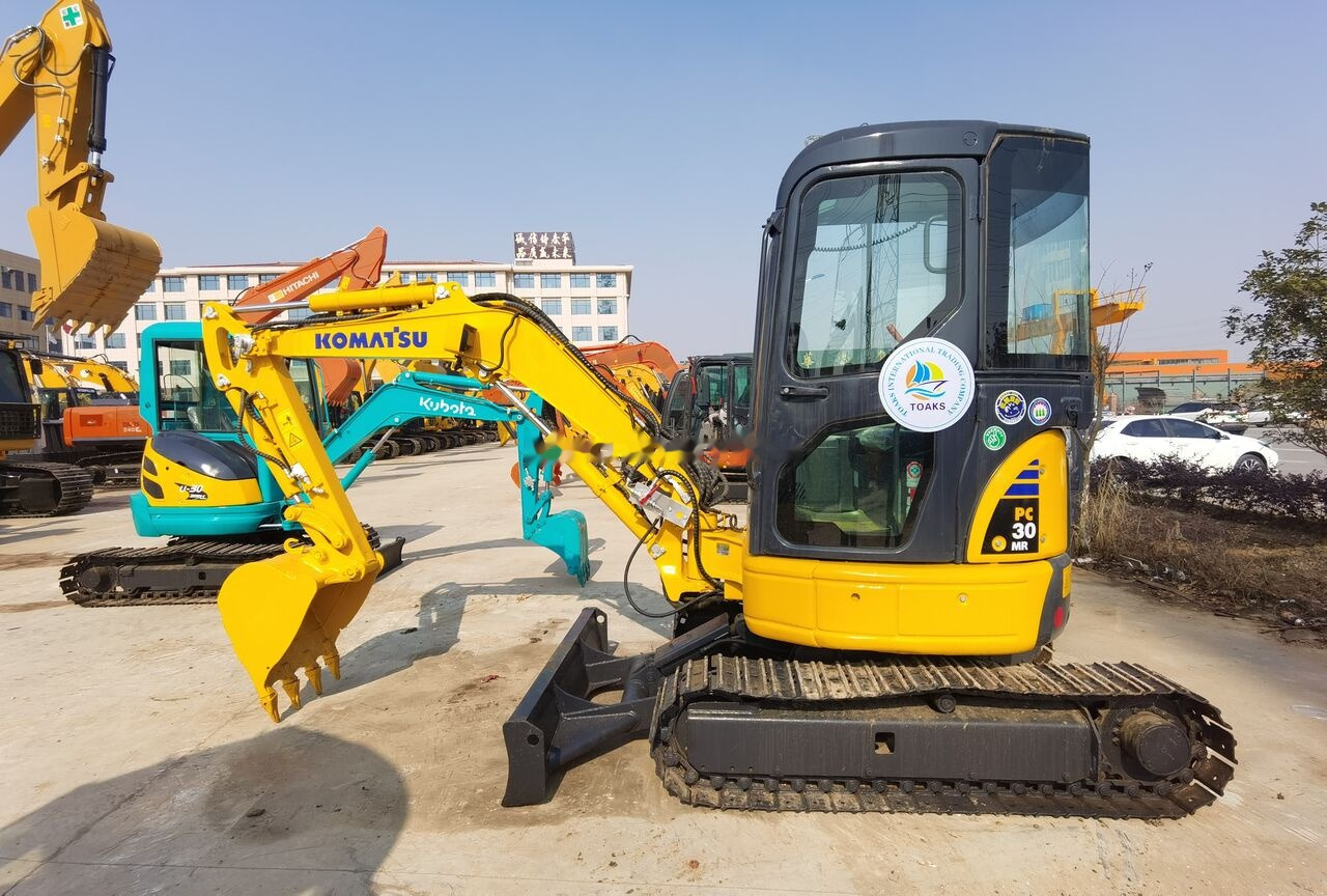 Komatsu PC30MR - Mini escavadeira: foto 2 Komatsu PC30MR - Mini escavadeira: foto 2