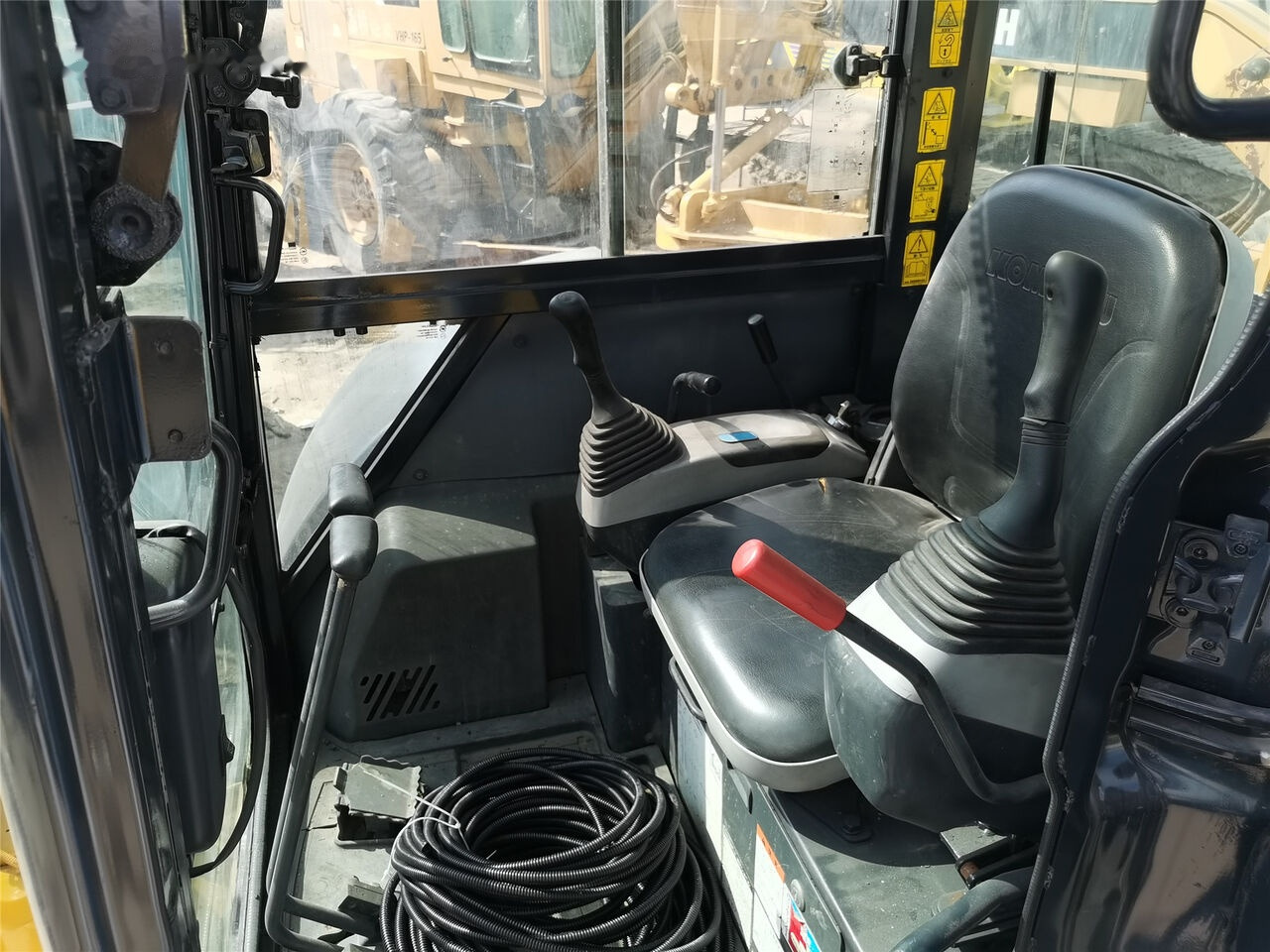 Komatsu PC35MR - Mini escavadeira: foto 4 Komatsu PC35MR - Mini escavadeira: foto 4