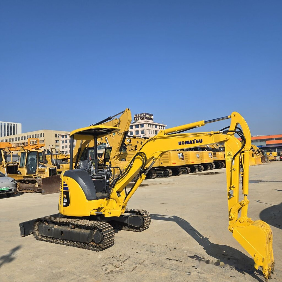 Komatsu PC35MR - Mini escavadeira: foto 1 Komatsu PC35MR - Mini escavadeira: foto 1