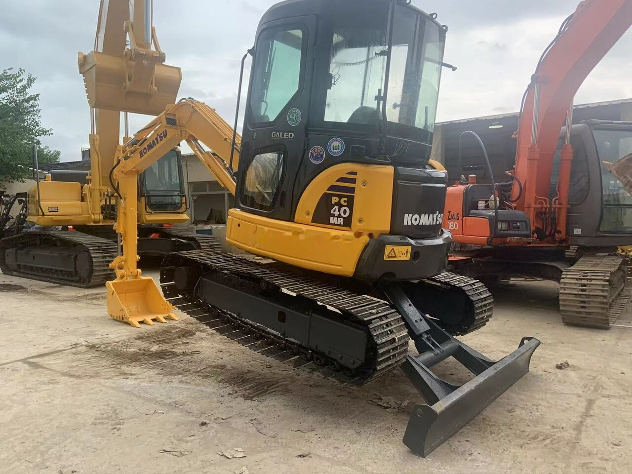 Komatsu PC40MR - Mini escavadeira: foto 2 Komatsu PC40MR - Mini escavadeira: foto 2
